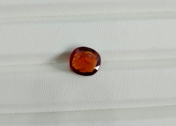 Garnet Stone 4.85 CT (5.30 Ratti)